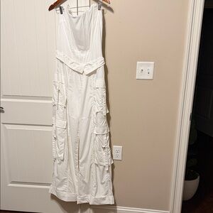 Elegant White Sleeveless Dress